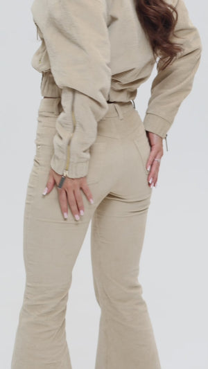 Spodnie sztruksowe z rozszerzaną nogawką NELI Beige